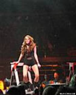 miley-cyrus_COM-wonderwolrdtour-detroit2009oct6-exclusive-0169