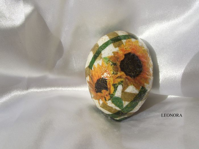 floarea soarelui - reciclare hartie-decoratiuni handmade de Pasti