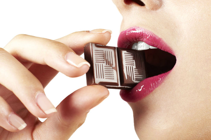 eatingchocolate_ok - Beneficiile ciocolatei asupra organismului