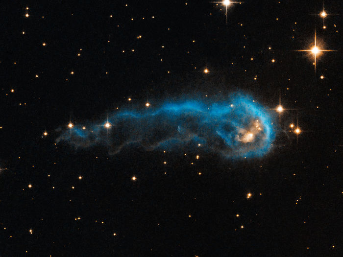 iras20324_hubble_960 - Colindand prin univers I