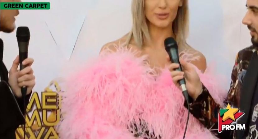 bandicam 2017-10-03 17-20-47-911 - 01 Alina green carpet