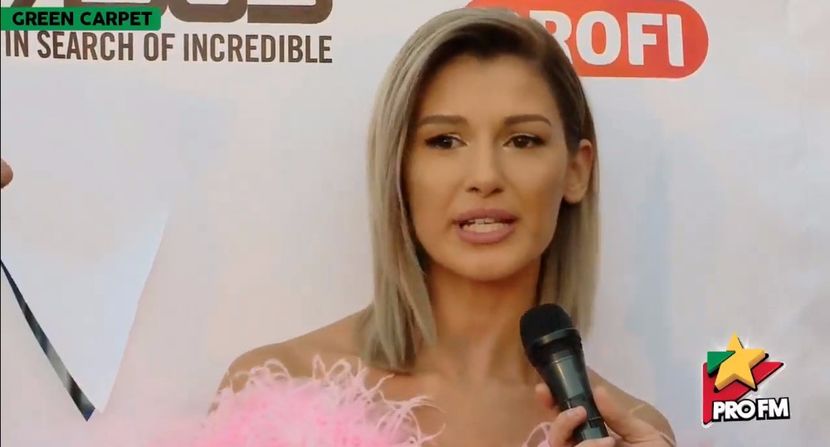 bandicam 2017-10-03 17-21-51-838 - 01 Alina green carpet