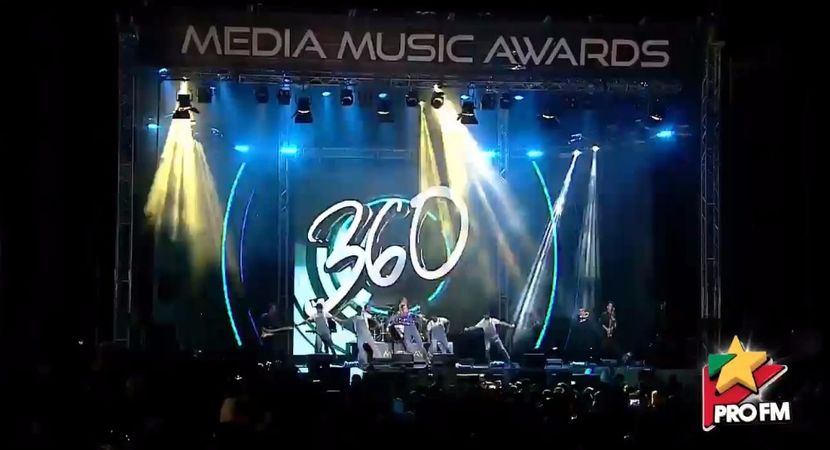 bandicam 2017-10-03 21-58-11-736 - 01 Alina scena concert