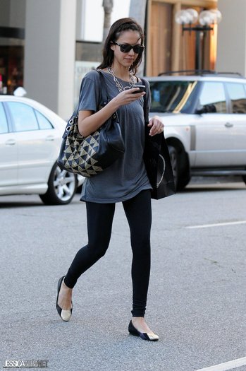 dsdfssd - jessica alba candids