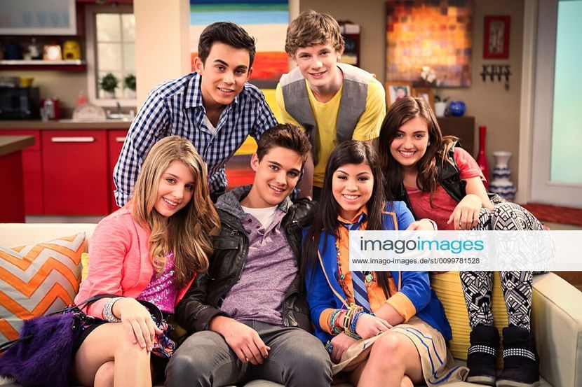 Cast - Every witch way