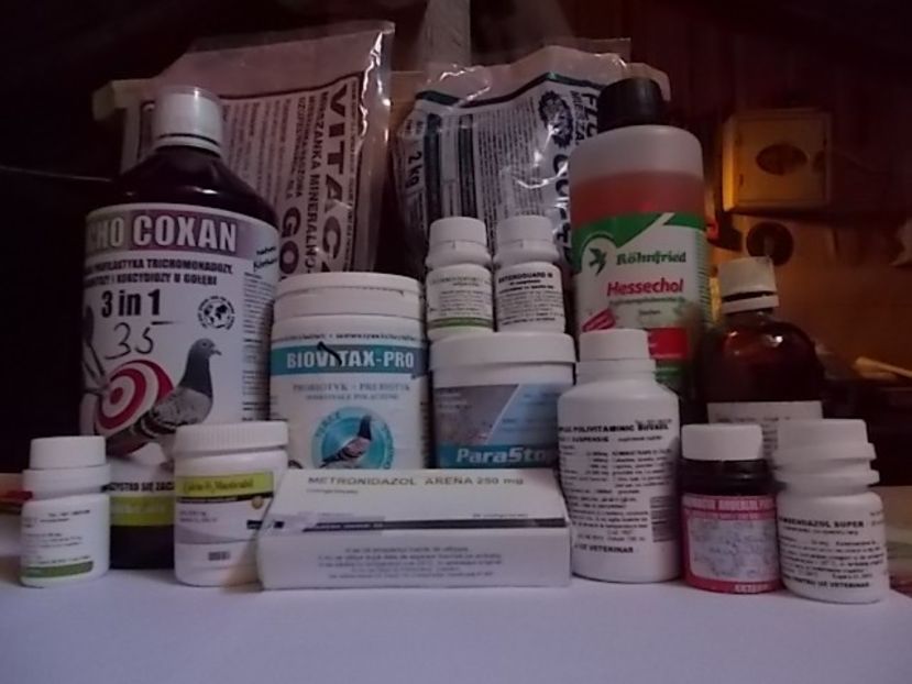 Medicamente pentru porumbeii mei - MANCARE SI MEDICAMENTE PENTRU PORUMBEI