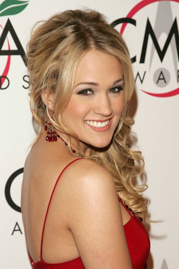 56178756_10 - carrie underwood