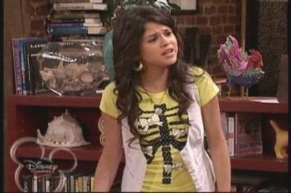 2-03-Graphic-Novel-Screencap-selena-gomez-7391322-400-266 - Album pt demiselenaandnicolefan