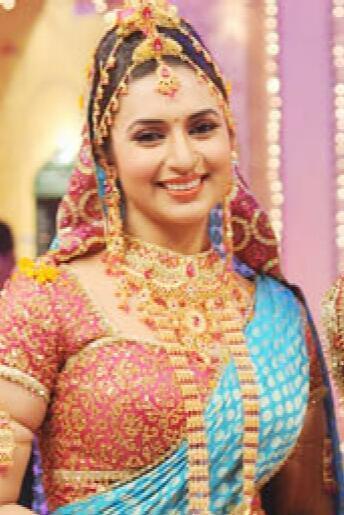 12592176_ZLPHDIOTD - Divyanka Tripathi