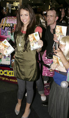 normal_014~65 - Hannah  Montana Behind the Spotlight DVD Signing in London March 27 2007-00
