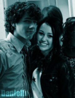 11238279_LIUJHMHSS - 0-poze rare miley selena ashley si demi-0