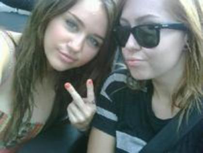 11238259_GXQUSLYXG - 0-poze rare miley selena ashley si demi-0