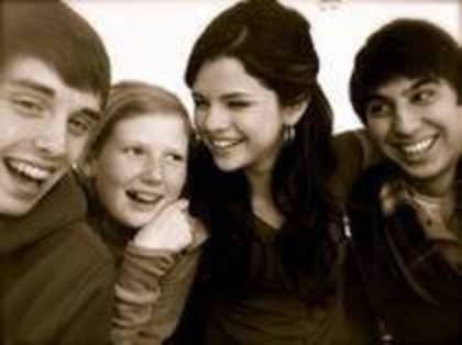 TFUYWZWPKMIDPCTQMTQ - 0-poze rare miley selena ashley si demi-0