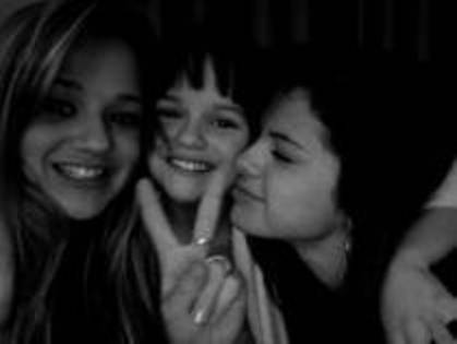 FZSAXGAKZOMTPSEMGKM - 0-poze rare miley selena ashley si demi-0