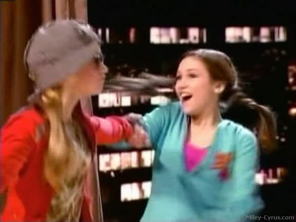 miley-cyrus_dot_com-hannahmontana-ep1caps147