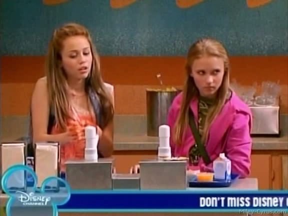 miley-cyrus_dot_com-hannahmontana-ep1caps182 - Hannah Montana episode 01 - Lilly do you want to know a secret