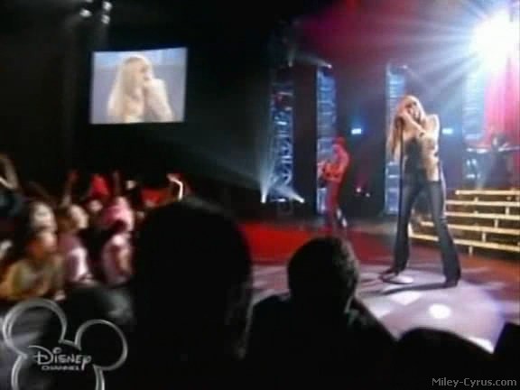 miley-cyrus_dot_com-hannahmontana-ep1caps273 - Hannah Montana episode 01 - Lilly do you want to know a secret