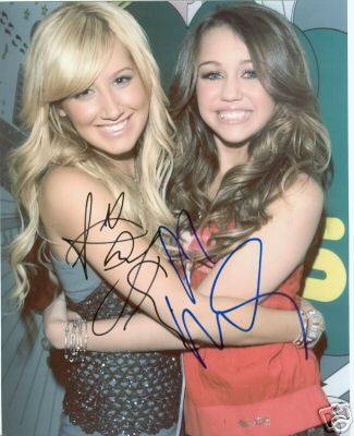 Ashley si Miley