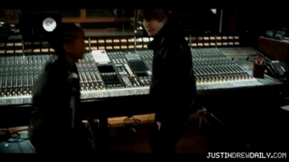 normal_Justin-Bieber-Never-Say-Never-ft-Jaden-Smith%5Bwww_savevid_com%5D_mp4_000140458