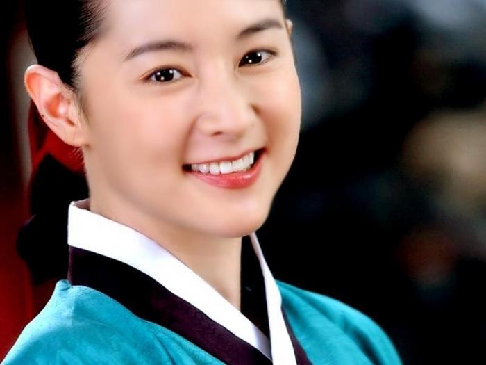 lee-young-ae_size_800x600 (4) - Lee Young Ae