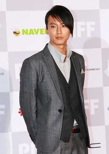 820868_image2_1 - a---kim nam gil---a