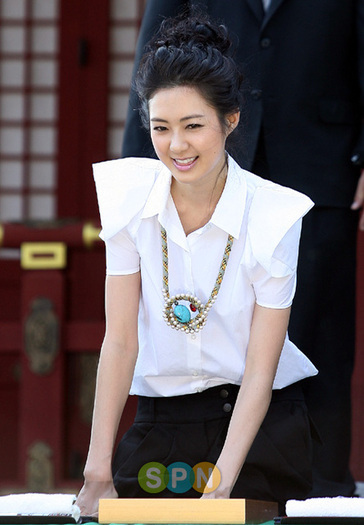 14197978_UHCALTLRQ - a---lee yo won---a