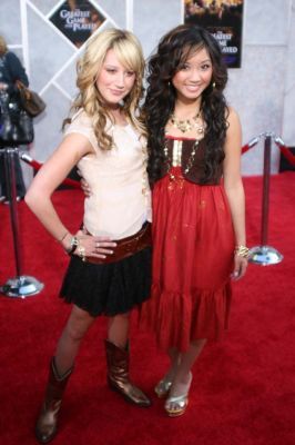 420688normal_ashley_tisdale_and_brenda_song-ggep01