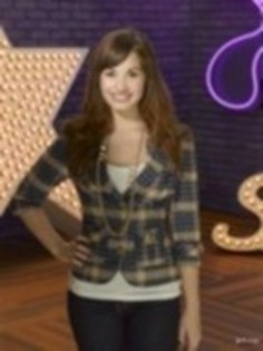 12782515_CQWAHEOIR - Demi Lovato