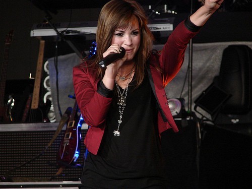 2658065600_a5bc1d72f6 - Demi Lovato on BurninUp Tour