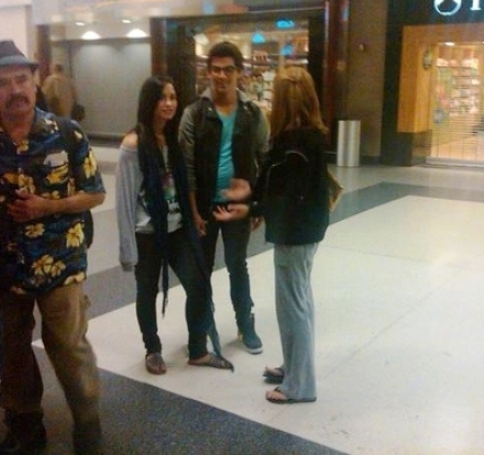 Jemi-jemi-12556113-440-414 - Demi Lovato and Joe Jonas