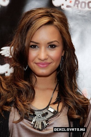 18290625_SPKAXGQWW - Demi Lovato Shop Til You Rock Event in California 2010