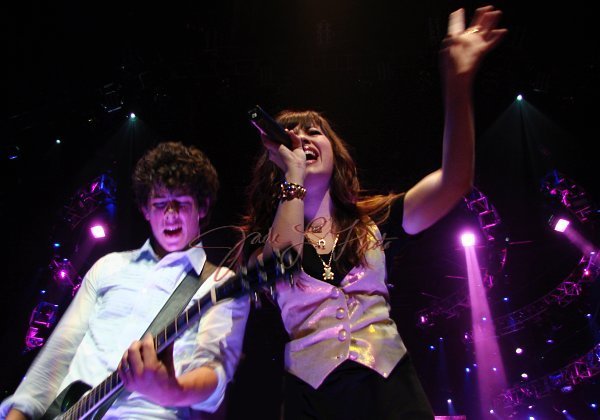 Nemi-nemi-2271155-600-420 - Demi Lovato and Nick Jonas