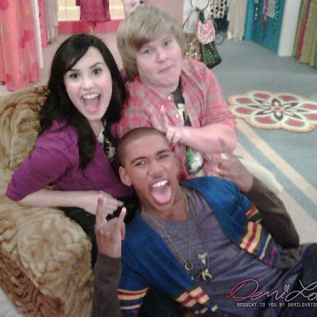 tumblr_l08019onuC1qzgdmwo1_500 - Demi and her bffs