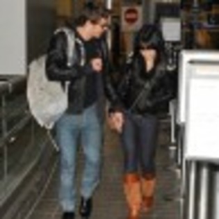 zac-efron-vanessa-hudgens-lax-01-97x97