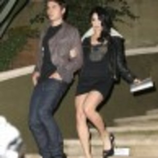 vanessa-hudgens-zac-efron-petrecere-2-97x97