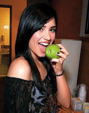 19345919_AQUVMLOSR - Demi Lovato rare