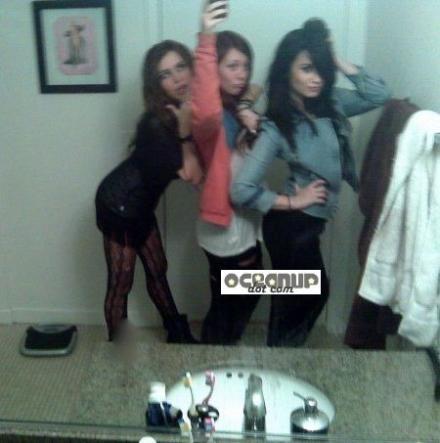 ed26b6d6d9967f1c_miley-cyrus-backstage_20_1_ - Demi Lovato rare