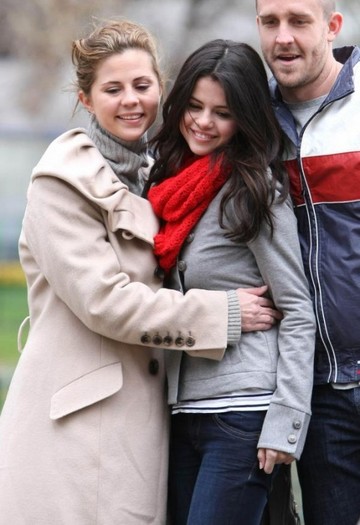 selena-gomez-paris-stroll-24-530x773