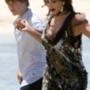 justin-bieber-kim-kardashian-holding-hands-1-97x97