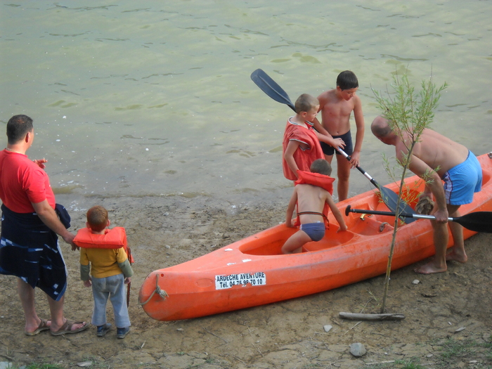 aranjamente pe canoe.