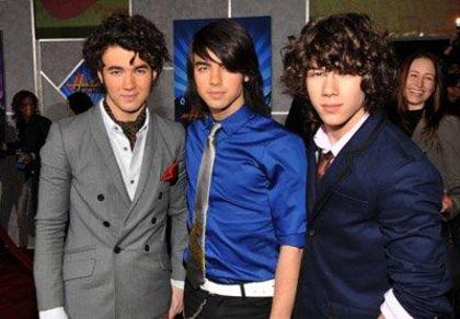 Joe-Jonas-1210599002 - jonas brothers