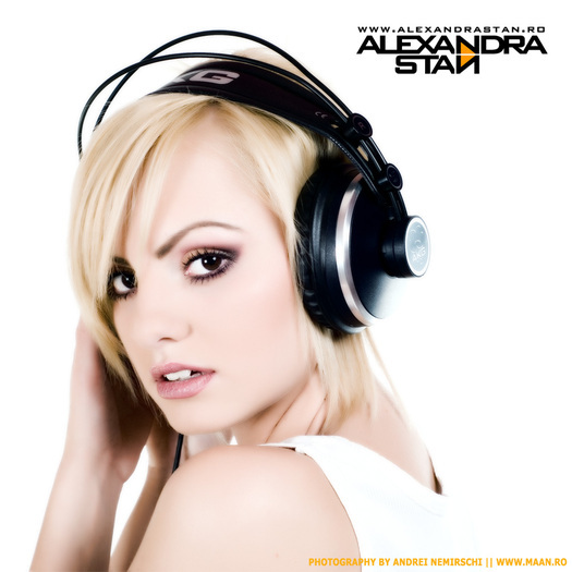 20459906_MGIRILINK - poze Alexandra Stan