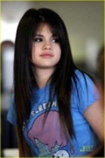 2.Selena