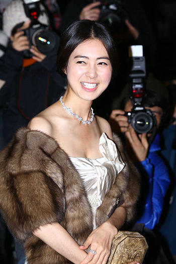 20037320_IELRZN - a---lee yo won---a