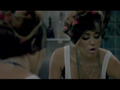 normal_Miley_Cyrus_-_Who_Owns_My_Heart_-_European_Single_073 - Miley Cyrus Who owns my heart music video-00