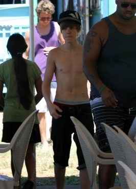  - Justin Bieber In Hawai