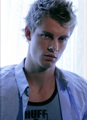 luke-mitchell-658178l