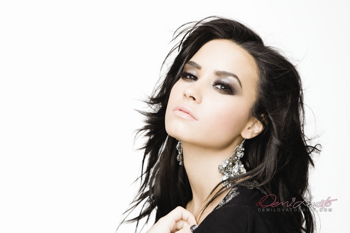 demi-demi-lovato-16795676-2560-1706