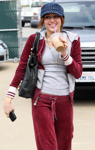 miley-cyrus-mom-428-2