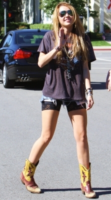  - x Out in Toluca Lake - 02 November 2010